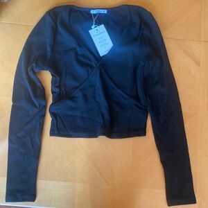 ReoRia Black V-Neck Crop Top Long Sleeve